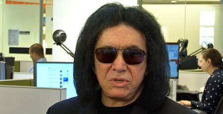 Джин Симмонс из легендарных Kiss признался в интересе к биткоину