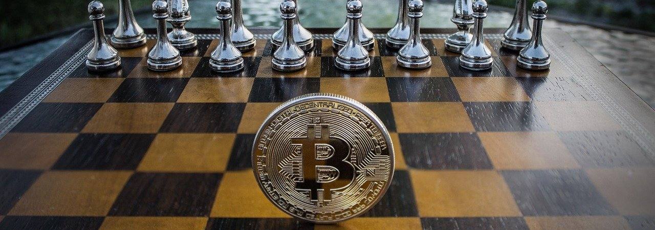 биткоин и шахматная доска